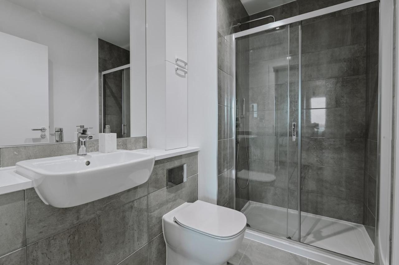 לונדון Khayat Homes - The Owelor - Two Bed מראה חיצוני תמונה
